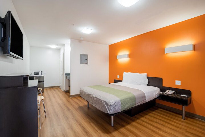 1 Queen Bed Kitchen (5 of 14)