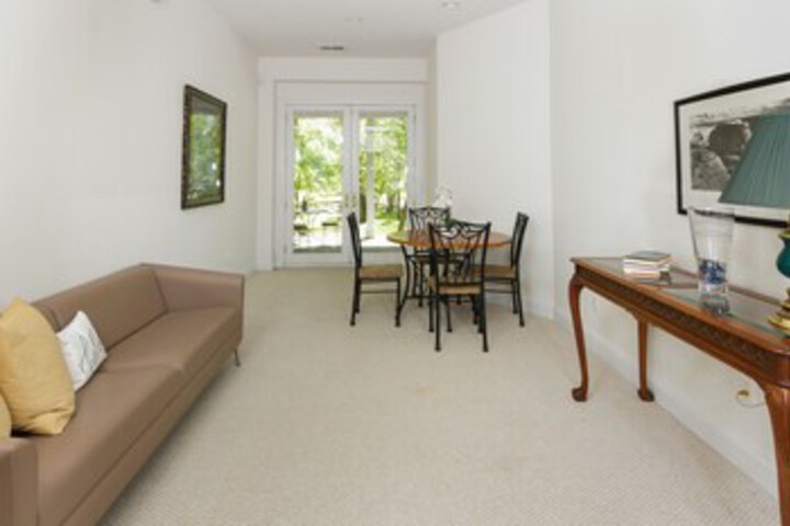 Room 6 of 30