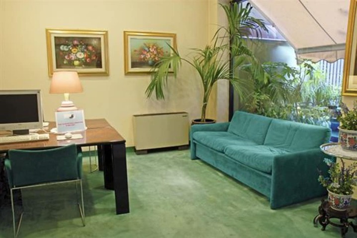 Business Center 45 of 48