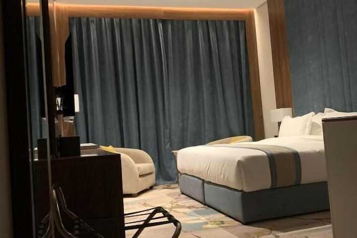 Room 14 of 96