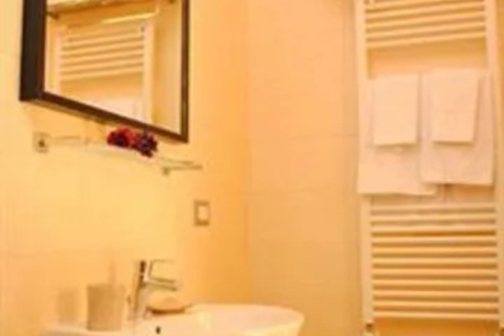 Room 4 of 4