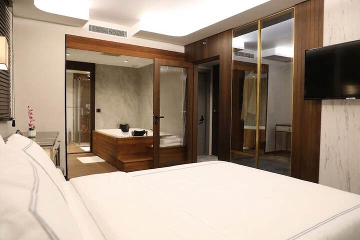 Room 14 of 43