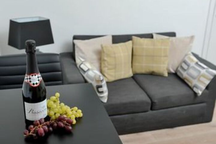 Lounge 90 of 137