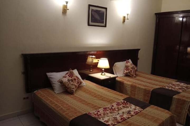 Room 4 of 17