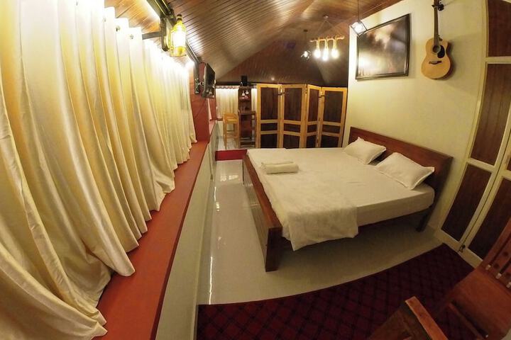 Room 4 of 33