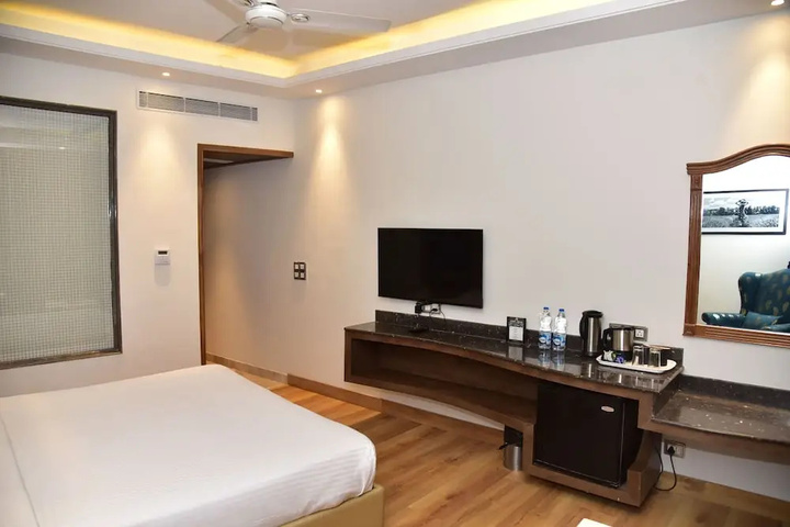 Room 5 of 15