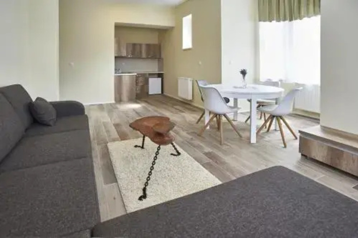 Room 3 of 10