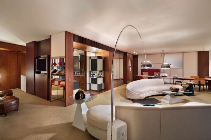 Room 8 of 109