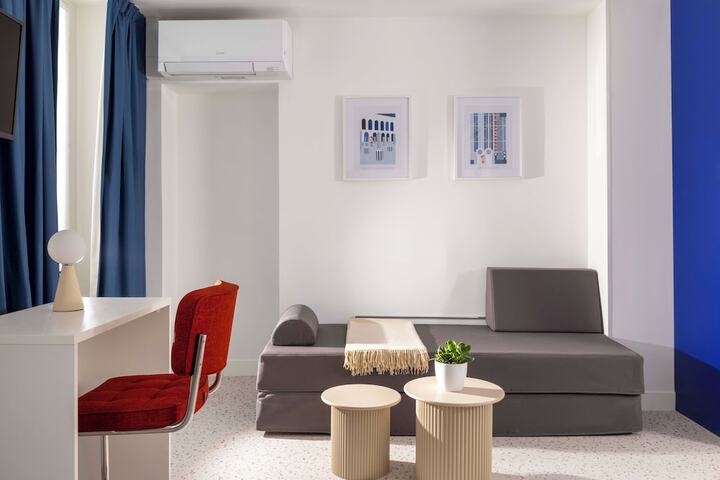 Lounge 60 of 84