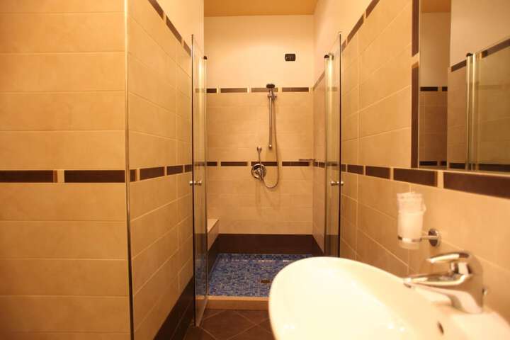 Room 18 of 67
