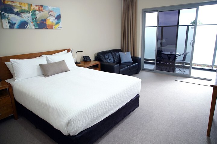 Room 8 of 33