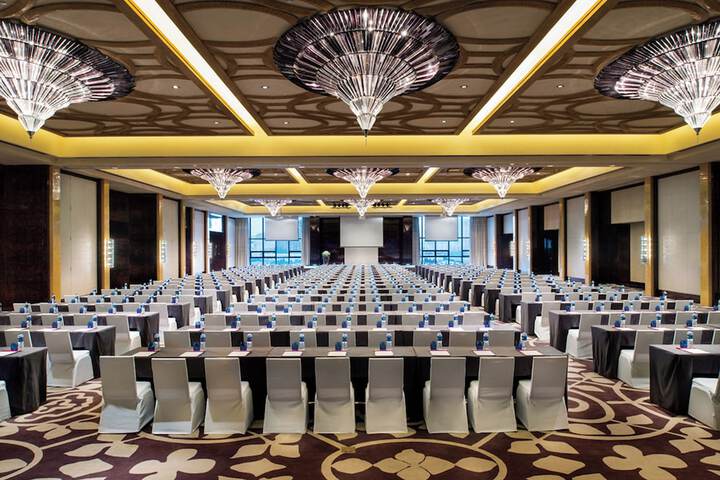 Ballroom/Hall 83 of 100