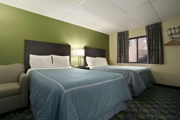 2 Double Beds (5 of 8)