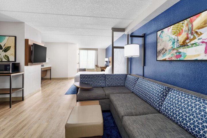Room 4 of 51