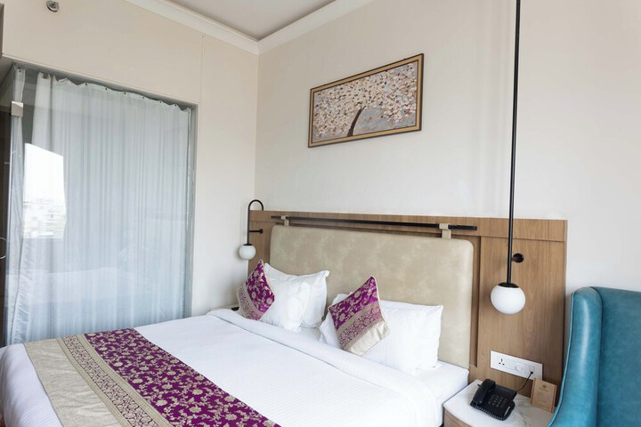 Room 32 of 100