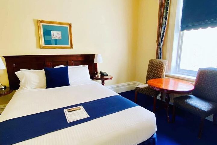 Room 10 of 48