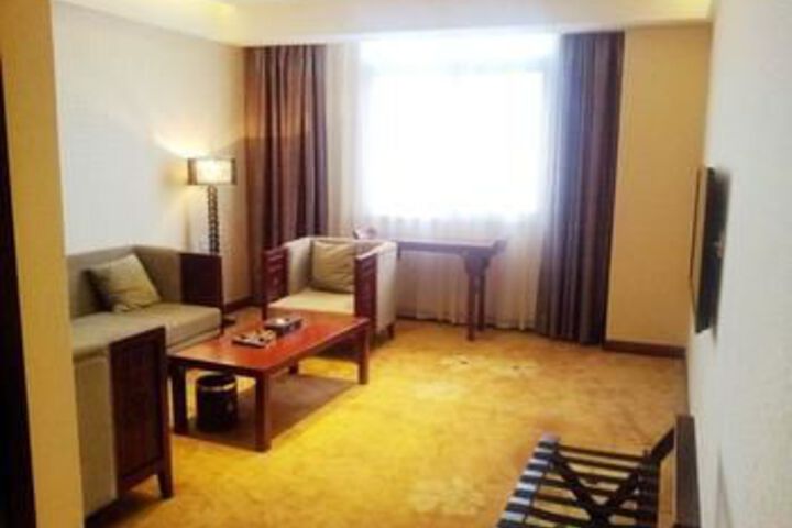Room 4 of 12