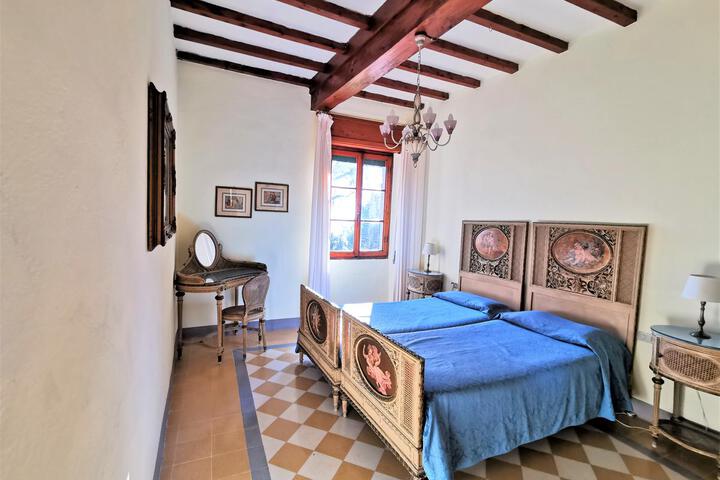 Room 10 of 53