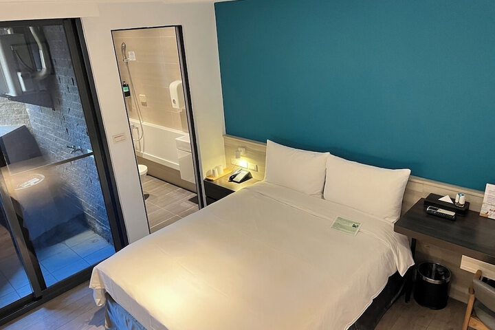 Room 18 of 94