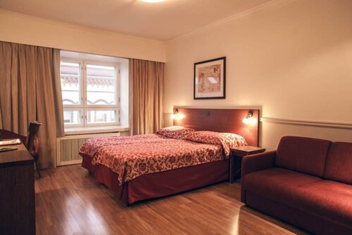 Room 45 of 77