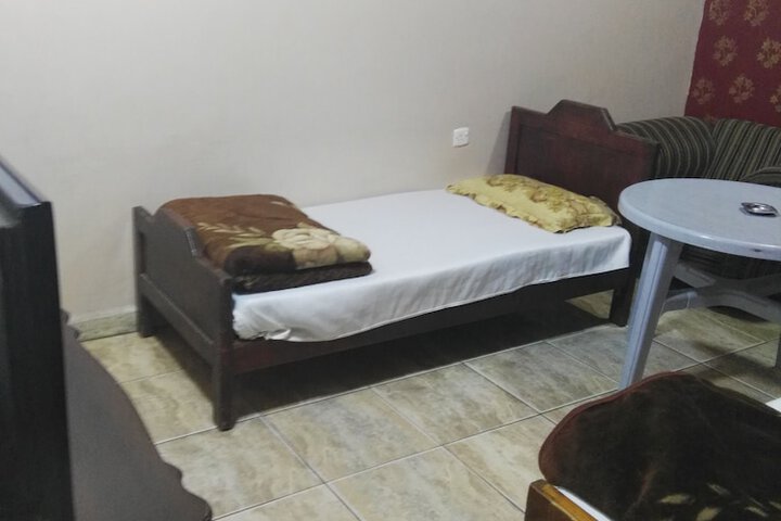 Room 6 of 40