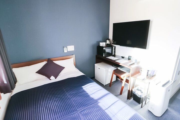 Room 4 of 18