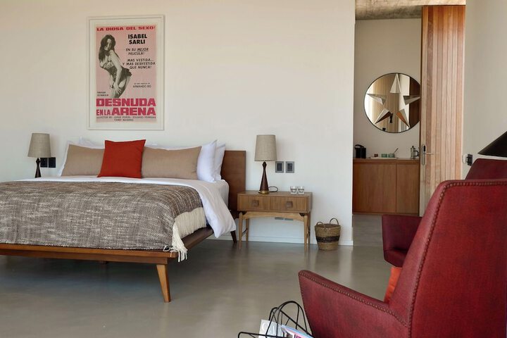Room 4 of 40