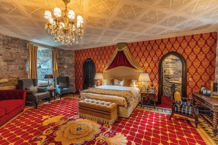 Room 28 of 123