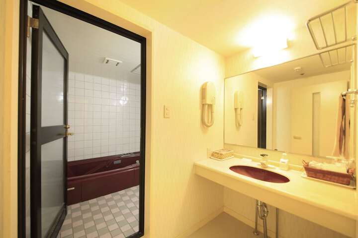 Room 20 of 33
