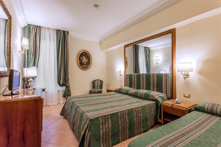 Room 21 of 49