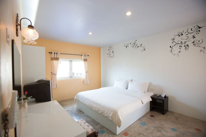 Room 4 of 36