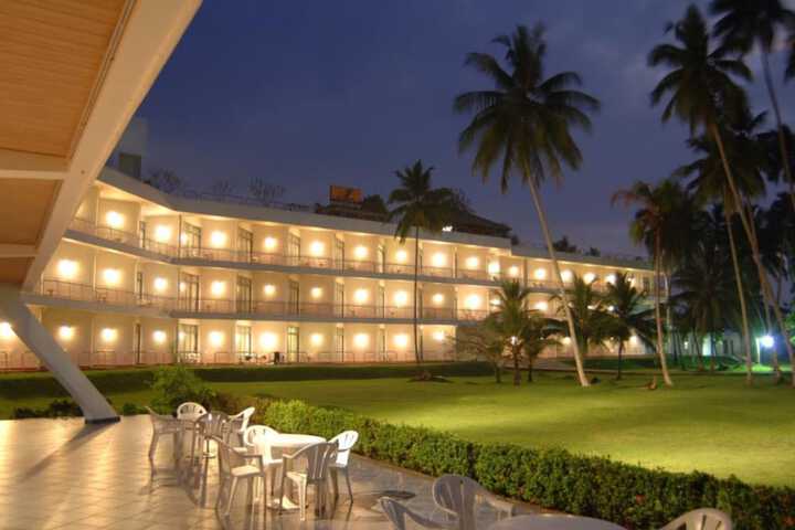 Hotel Exterior 34 of 40