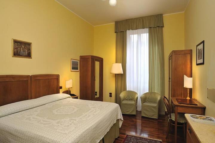 Room 5 of 31