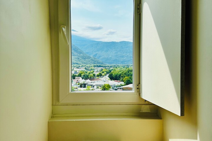 Room 10 of 34