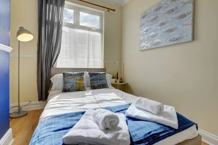 Room 2 of 4