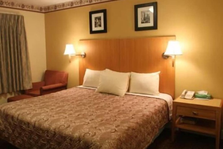 Standard | King Bed (6 of 8)
