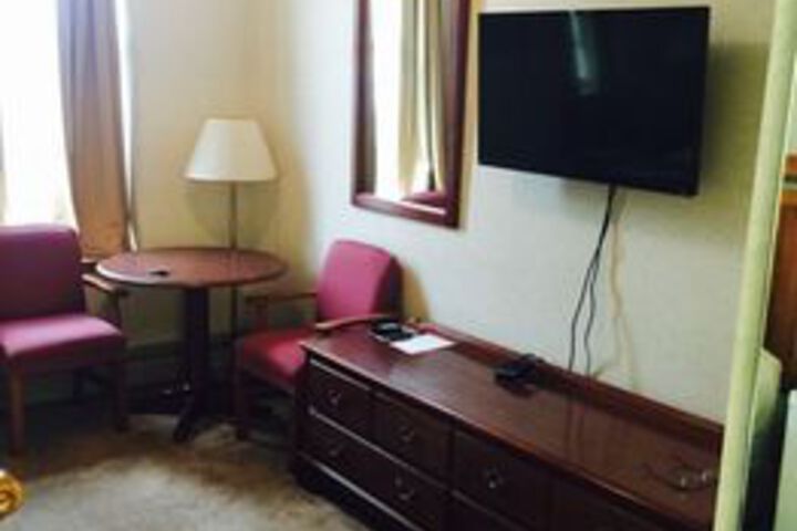 Room 9 of 17