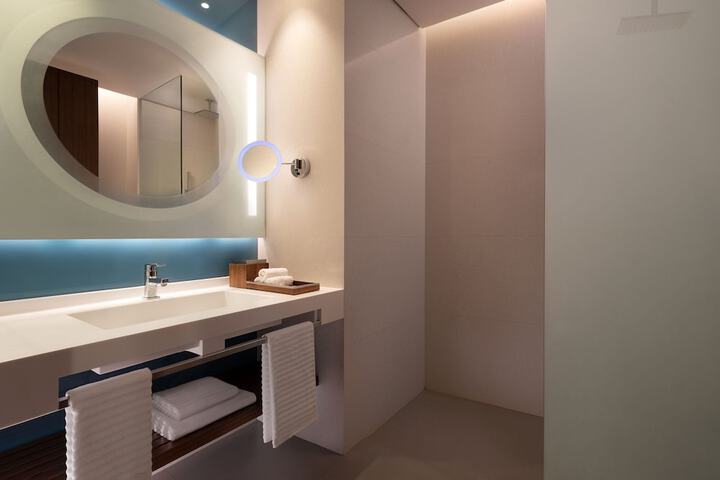 Room 10 of 72