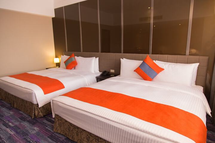 Room 10 of 90