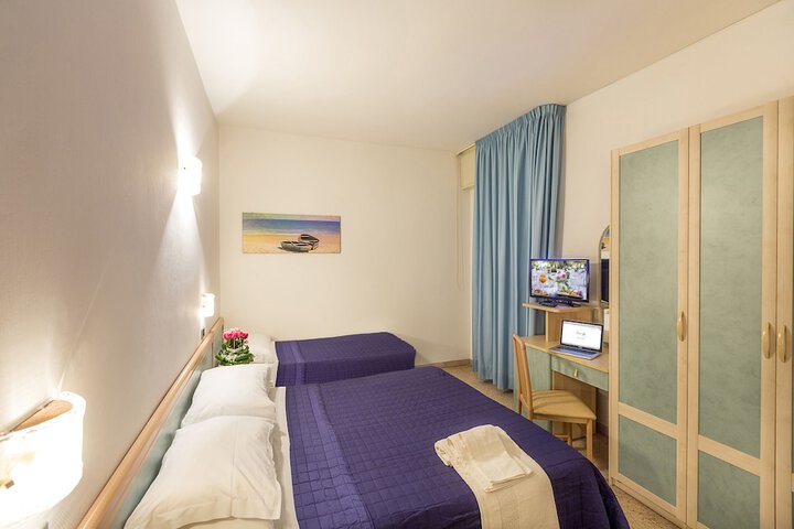 Room 6 of 47