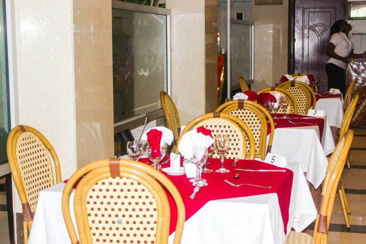 Dining 44 of 62