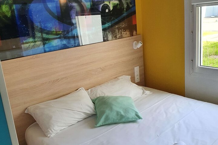 Room 25 of 63