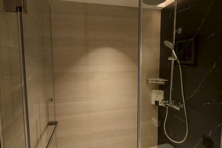 Room 5 of 32