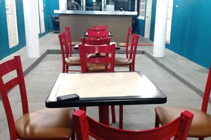 Dining 15 of 19