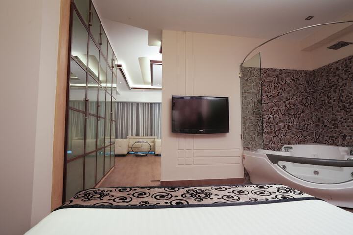 Room 26 of 49
