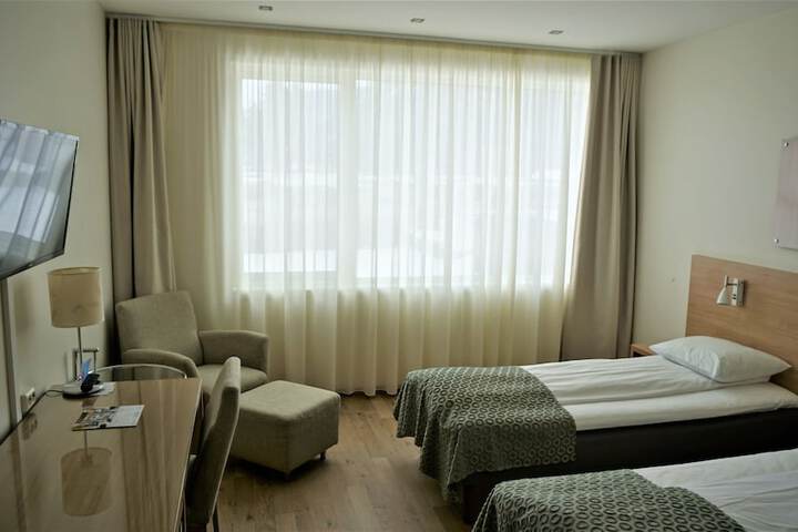Room 3 of 85