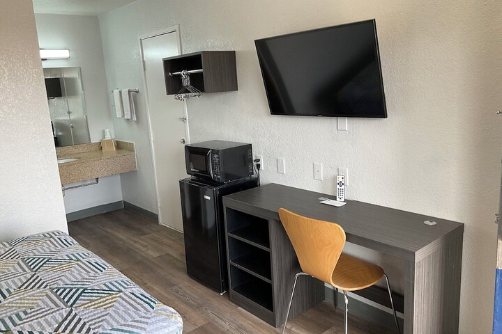 Room 19 of 50