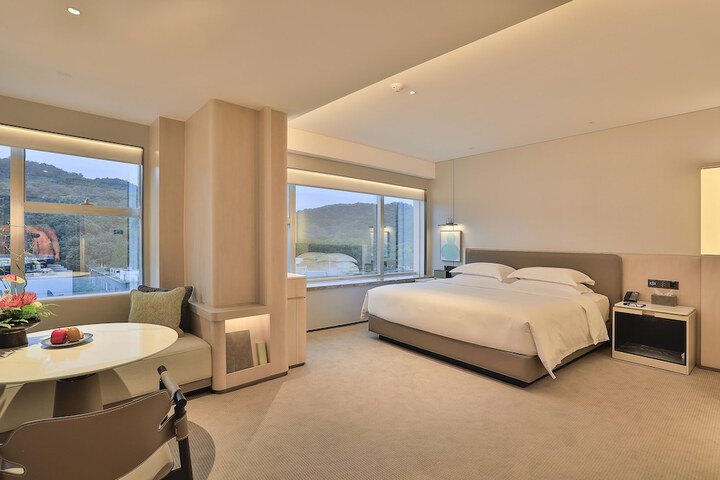 Room 25 of 95