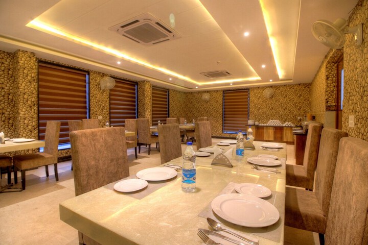 Dining 40 of 60