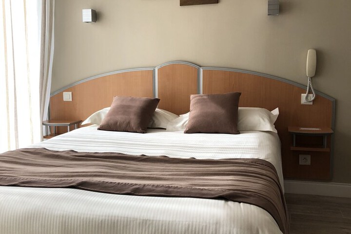 Room 11 of 40
